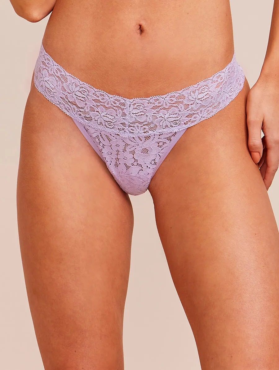 Elastic lace thong panties